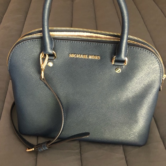 Micheal Kors handbag - Picture 3 of 7